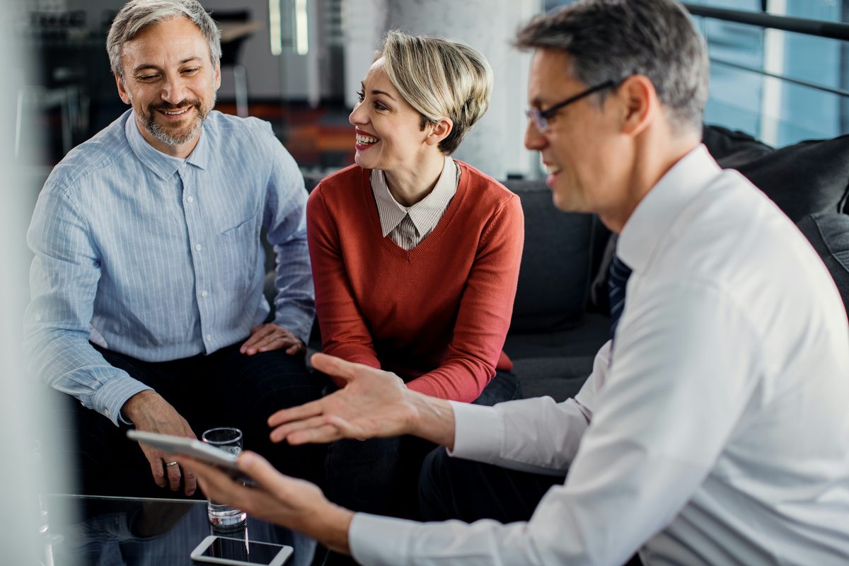 Discuție de consultanță despre documente fiscale